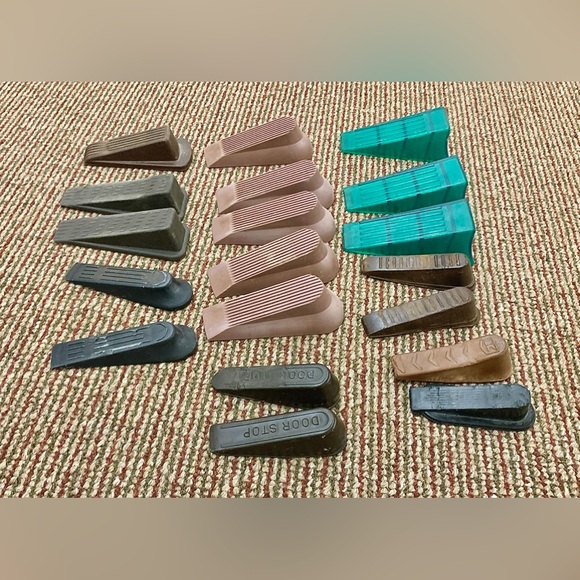 Large Lot of 22 Vtg Heavy Duty Rubber/Plastic Door Stops - Picture 13 of 13